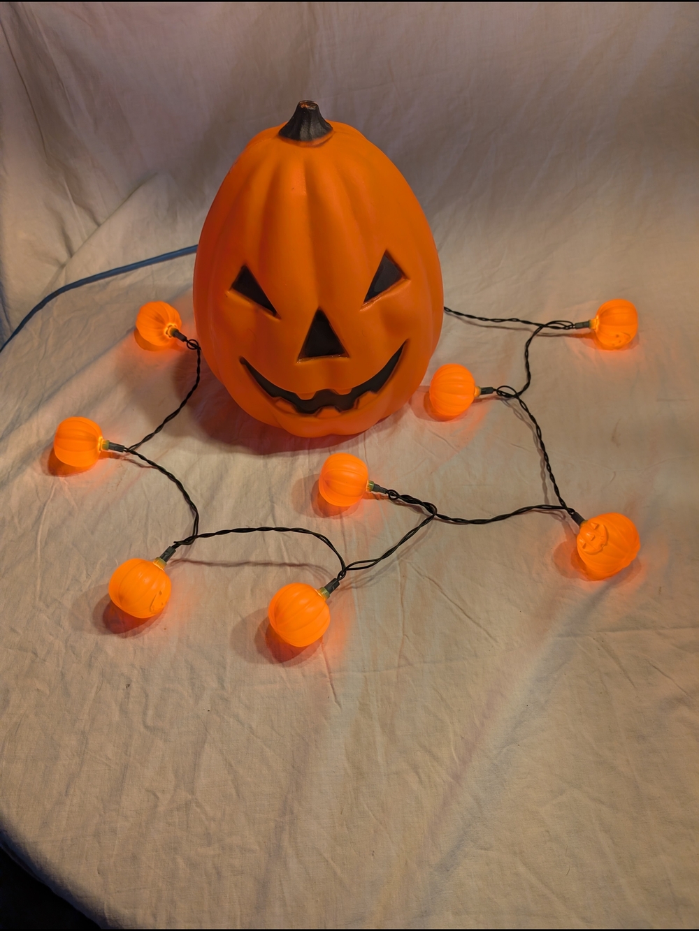 2/120$ Vintage Orange TRI Pumpkin blowmold with String Lights